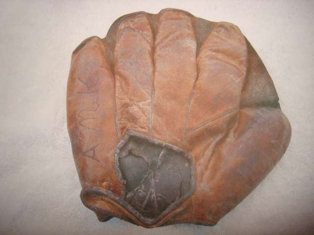 c. 1910 Diamond Brand Duck Web Back